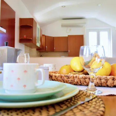 Muntidor Apartment *