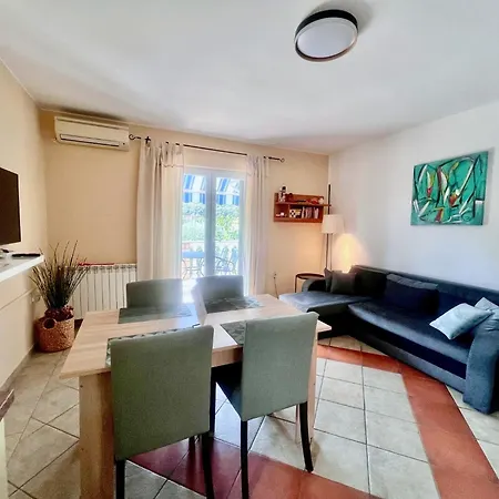 Muntidor Apartment