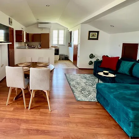 Muntidor Apartment *