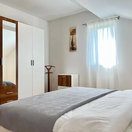 Muntidor Apartment